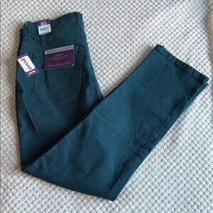 Gloria Vanderbilt Mosaic Teal Amanda classic fit Jeans
Brand New SWT Size 8P